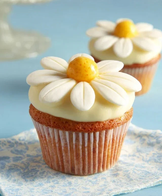 Super Cute Daisy Cupcakes