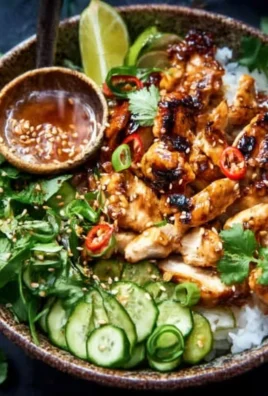 Spicy Honey-Gin Extract Extractger Chicken Bowls with Yum Yum Sauce